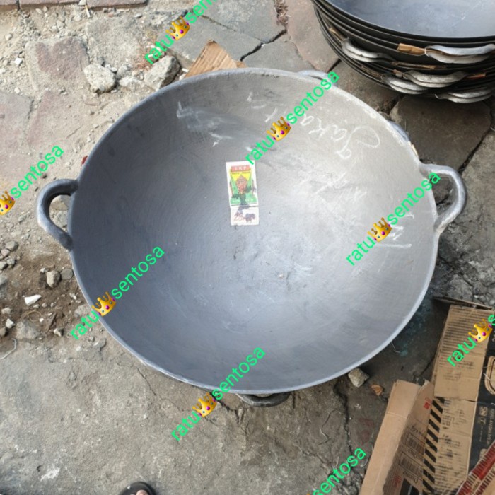 +++++] kuali cor besi 28 in /70 cm wajan besi cor kenceng cor besi kuping