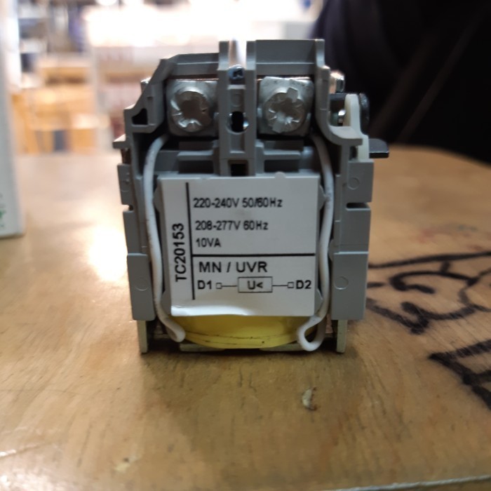 [New Ori] Uvr Schneider Mn 220-240 Volt Lv429407 Terbatas