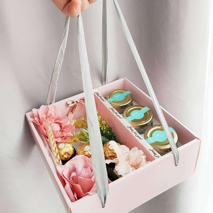 

Parcel Realfoood & Coklat Ferrero - Kado Bunga Valentine 2020 Untuk Po 034