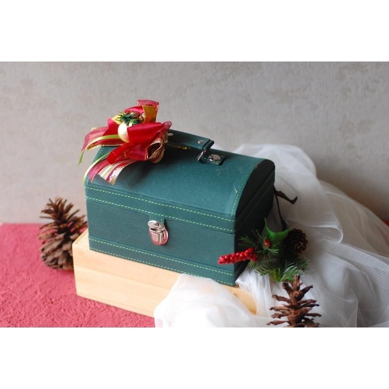 

Promo Akhir Tahun Koper Harta Karun K / Box Hampers Parcel Natal Imlek Cod