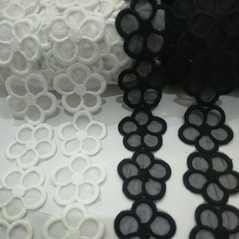 renda tile bordir lebar 5cm dua warna hitam dan putih tulang