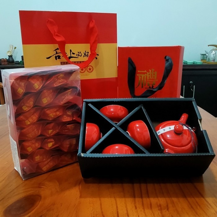

Ready Hampers Parcel Imlek Chines New Year Gift Set (Teapot + Chines Tea)