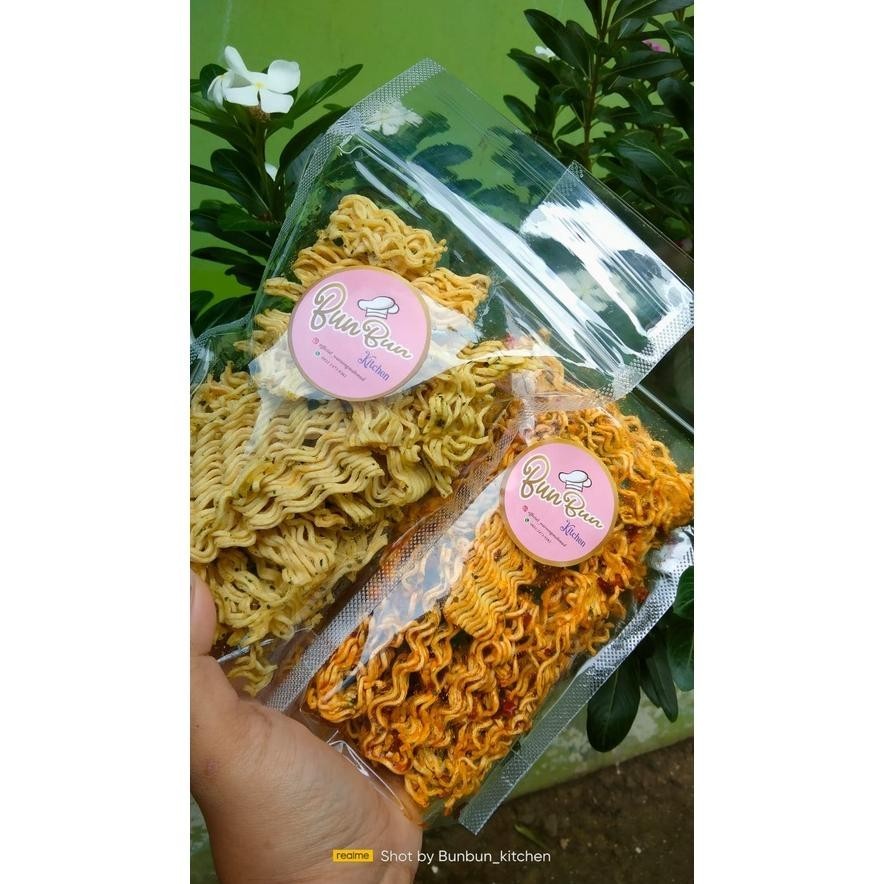 

Mie Kribo Kering / Mie kremes / Mie kering Pedas Gurih Aroma Daun Jeruk 100 gr