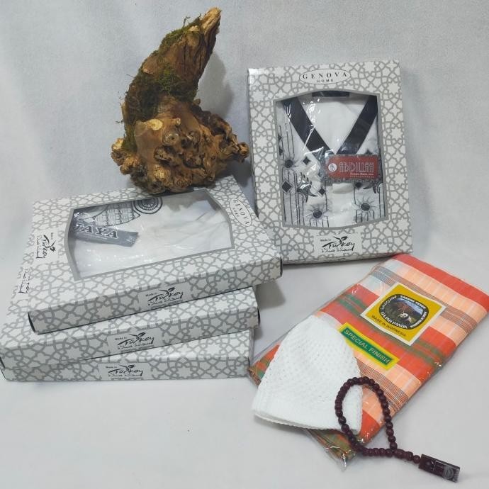 

Hampers Lebaran /Sumbangan/Souvenir Baju Koko Sarung Peci Tasbih