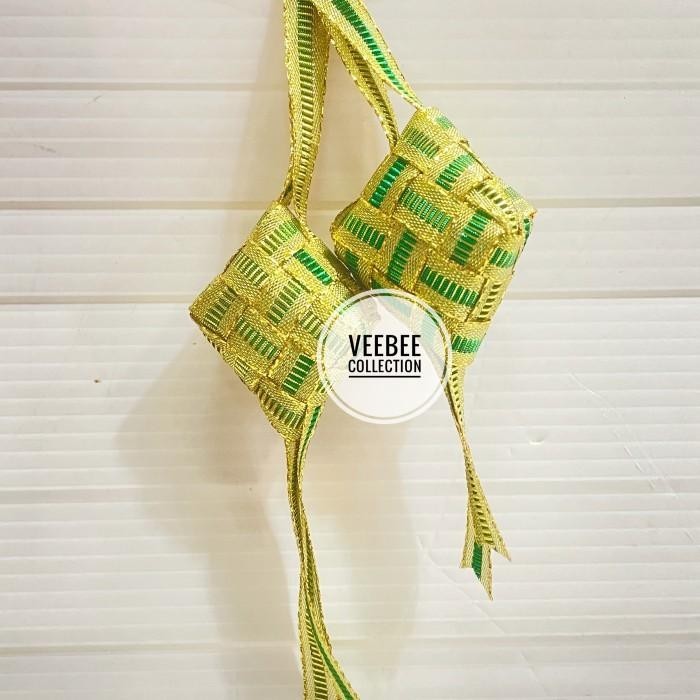 

Ketupat Mini Pita Kilap Kasar 3X3,5Cm/Hiasan Ketupat Pita Kain Hampers 095