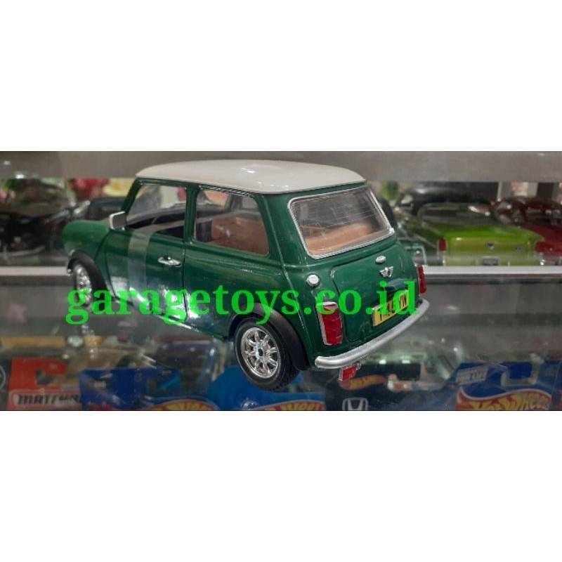 Bburago 1:18 Diecast 1969 Mini Cooper Mr.Bean Car