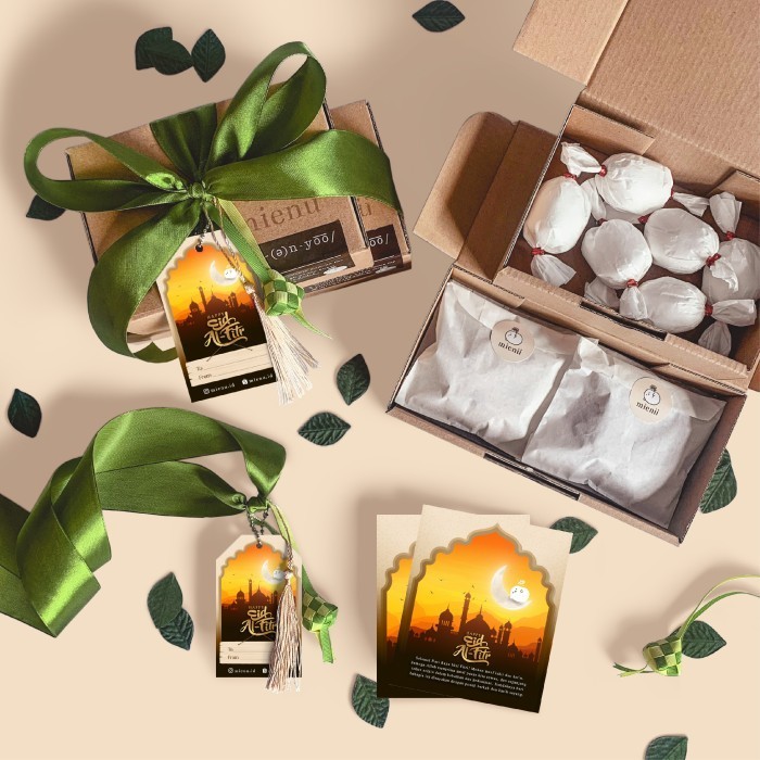 

Limited Najma Lebaran Hamper / Parsel Ramadan / Bingkisan Idul Fitri by Mienu - OG Brownie Mochi chocolate Baru!
