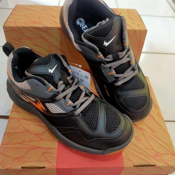 SEPATU PRIA BADMINTON MERK EAGLE ORBITS HITAM ABU ORIGINAL KANAYASARI3