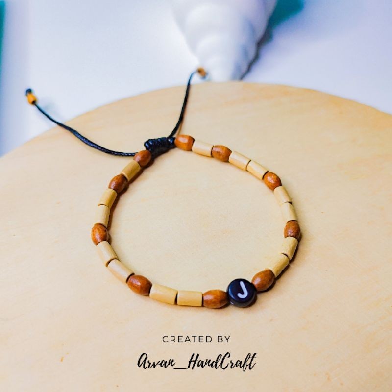 Gelang Kayu Aestetic Inisial Huruf Bulat // Gelang Inisial Huruf Manik Kayu // Gelang Manik Manik Ka