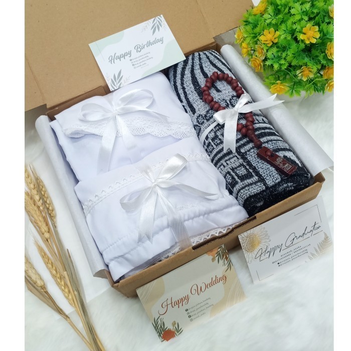 

Hampers Hadiah Set Mukena Dan Sejadah Ulang Tahun/Graduataion/Wedding