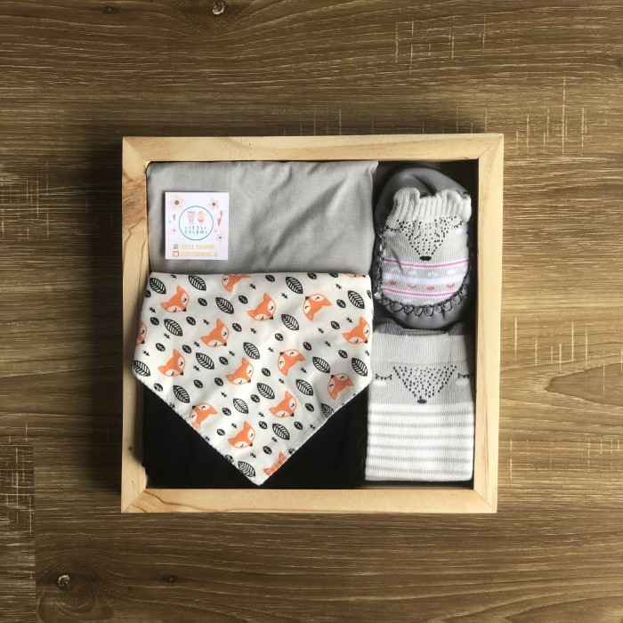 

Paket Hampers Bayi Kado Lahiran Bayi Gift Set Bayi Newborn Set Grey