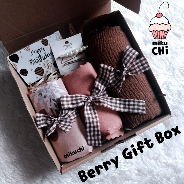 

Mikuchi Berry Gift Box - Hadiah Kado Ulang Tahun Wanita Hampers Hijab