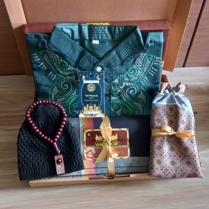 

Baju Koko Lengan Panjang Paket Jum'Atan Giftbox Cowok Hadiah Thr