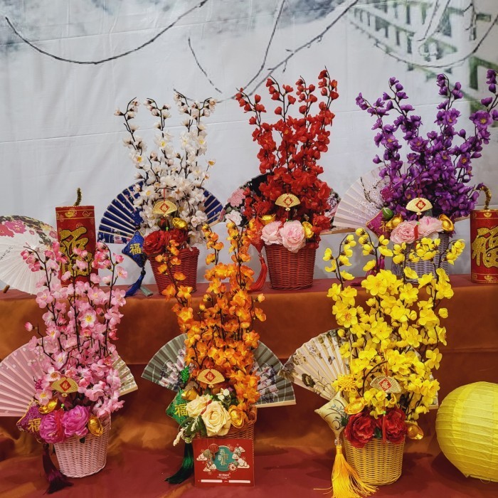 

Paket Dekorasi Box Hampers Hiasan Imlek Sakura Cny