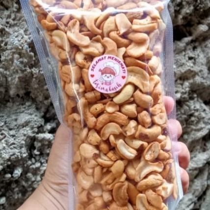 

TERBAIK kacang mete,Mede,mente matang 500 gram