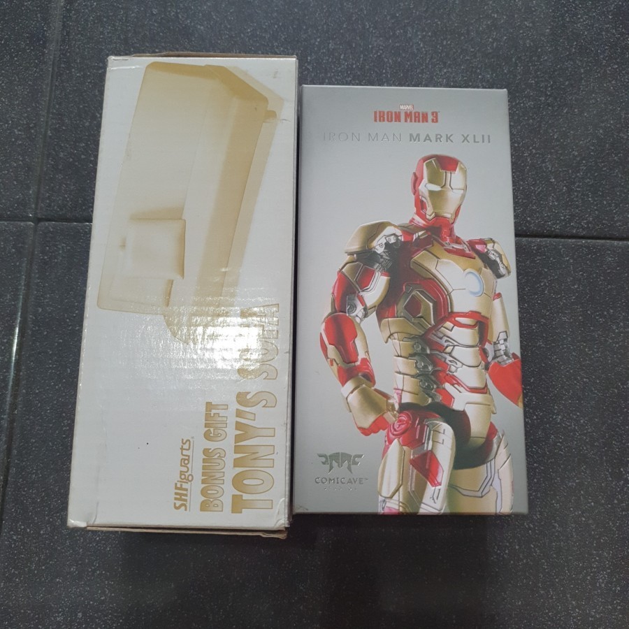 comicave iron man mark 42 + sofa shf