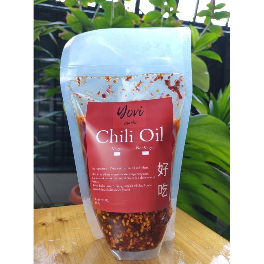 

Chili Oil With Crunchy Garlic Yovi / sambal,sambel dimsum 700 ML LM