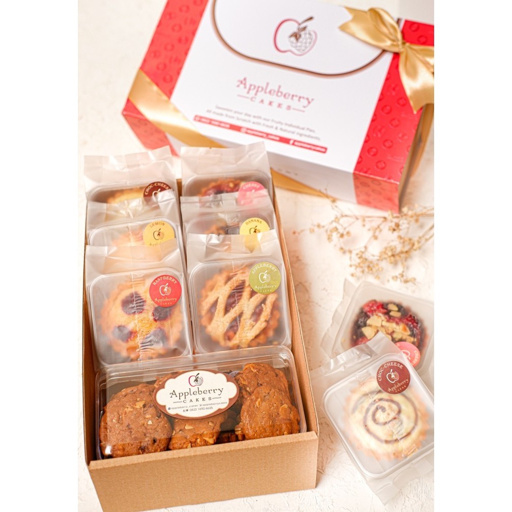 

Kado Parsel Hamper Gift Box (Pie & Cookies) Appleberry Cakes