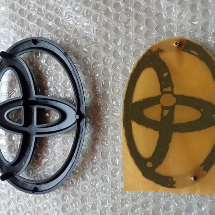 emblem logo toyota calya depan belakang model hit doff ori