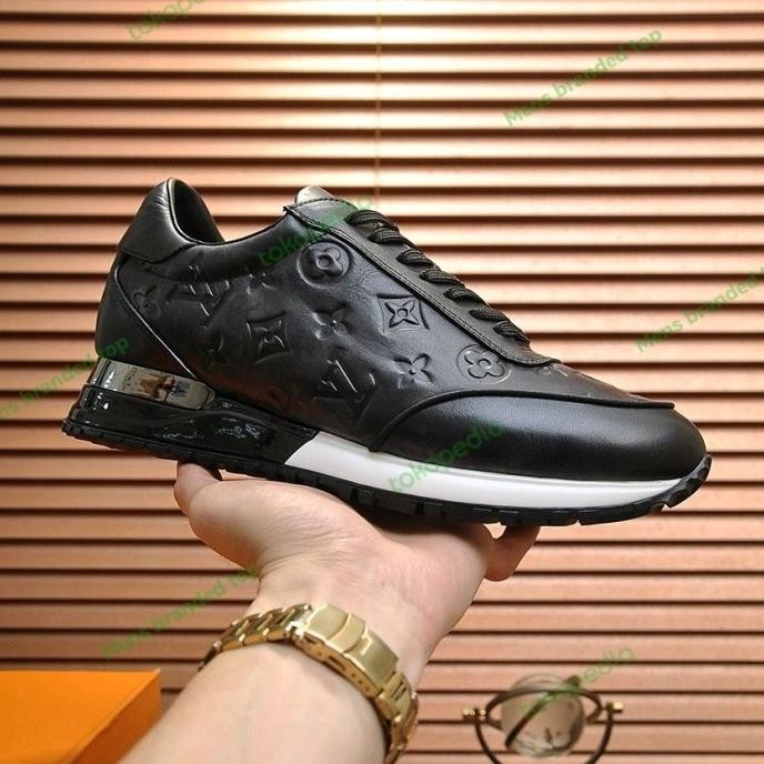 Sepatu Sneakers Pria Branded Import / Sepatu Pria Kulit Branded Vip Benycrumbs