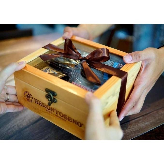 

Parcel Kopi Berontoseno Woody Gift Hampers Lebaran Natal Exudbang