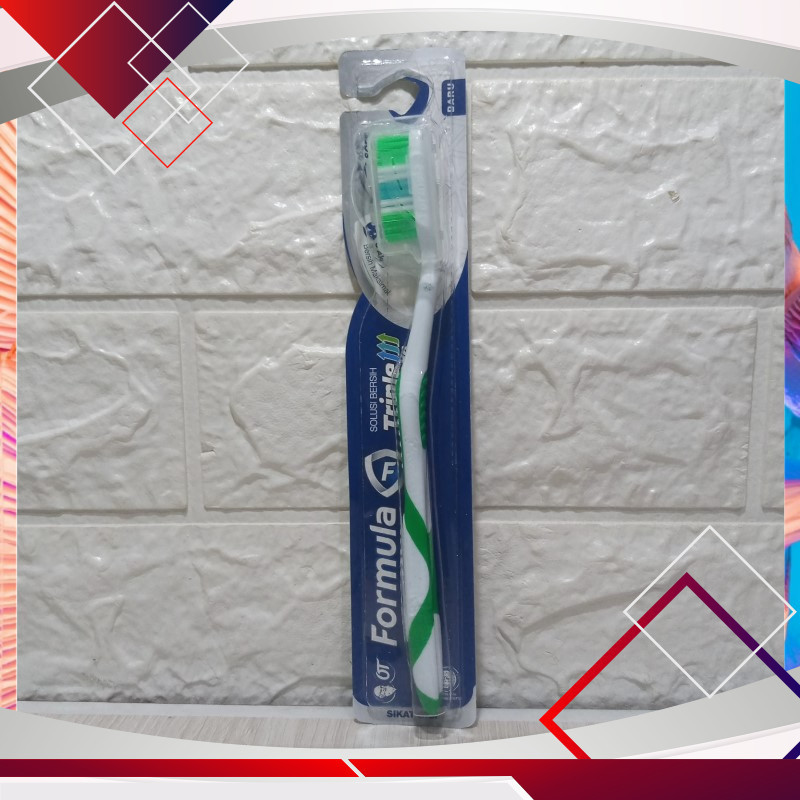 Formula Triple Action Sikat Gigi .