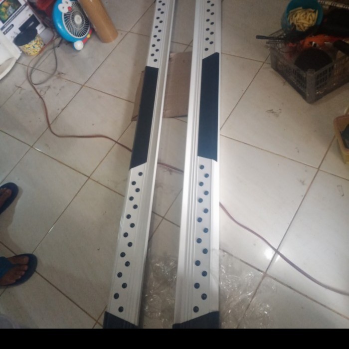 FOOTSTEP INJAKAN SAMPING MOBIL RUSH LAMA