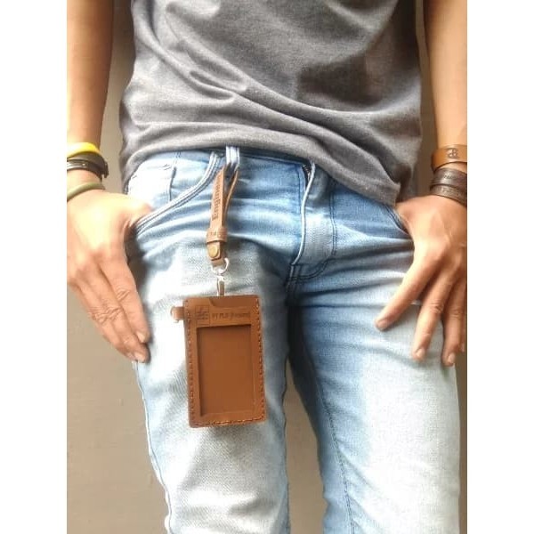 

BARANG TERLARIS Bisa custom request nama/instansi Name tag kulit ch dan full up