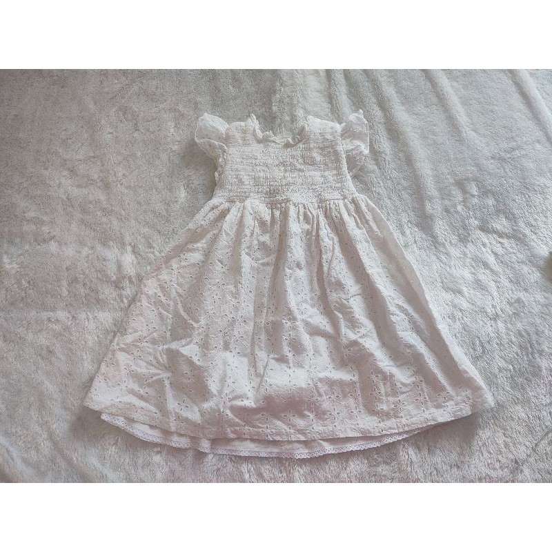 Preloved Dress Anak Perempuan Motif Burkat Putih Dondolo