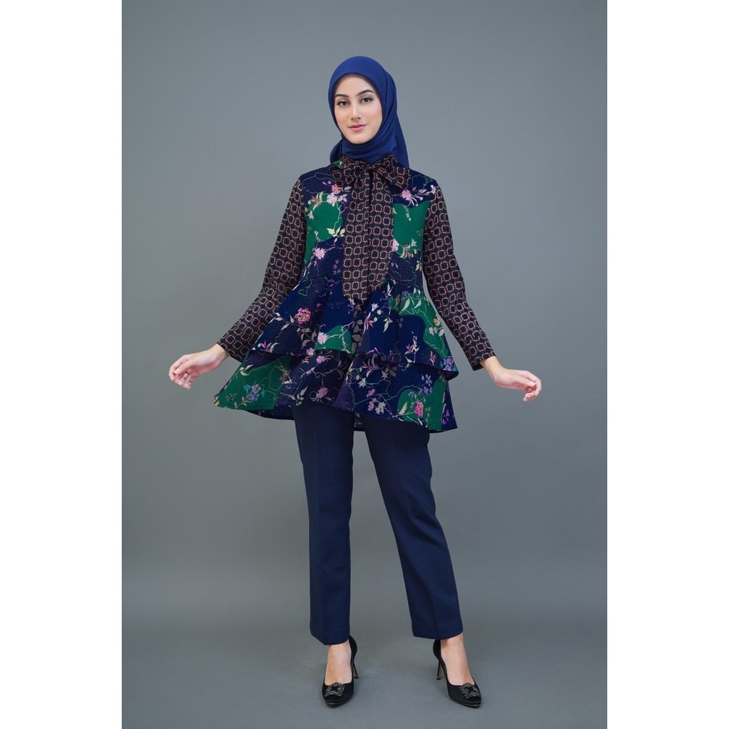 Nada Puspita - Naraya Ruffle Tie Blouse - Navy