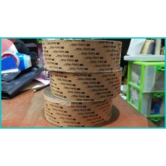 

Lakban lantai safety walk 3m 610-uk 2"-isolasi anti slip 3m 19F3B2024