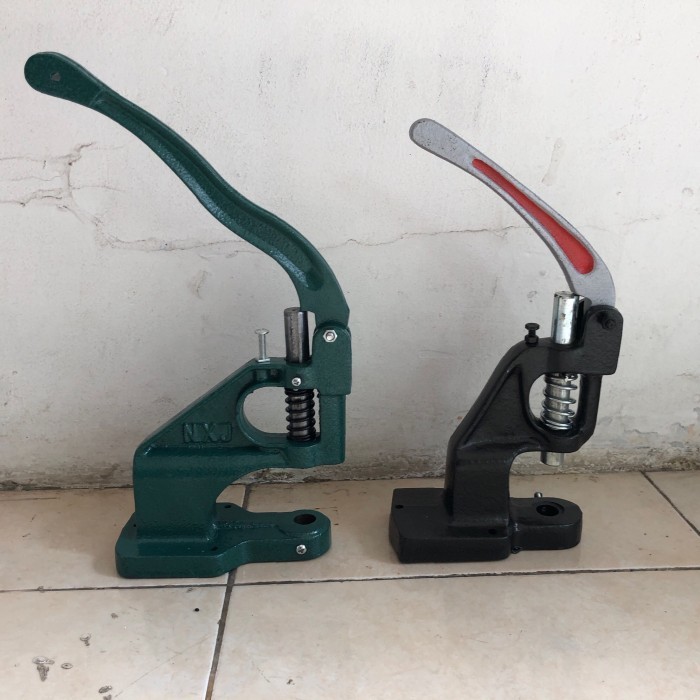 

Mesin Press Mata Ayam / Hand Press Paku Centang Kancing Dan Mata Ayam