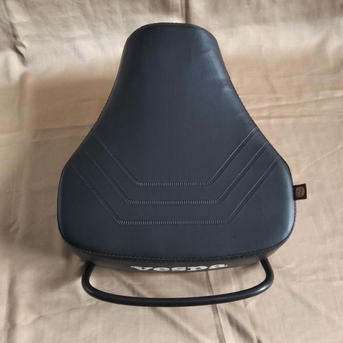 Jok Pisah Jok Depan Vespa Px Exclusive Lubang 4 Original Merk Mg