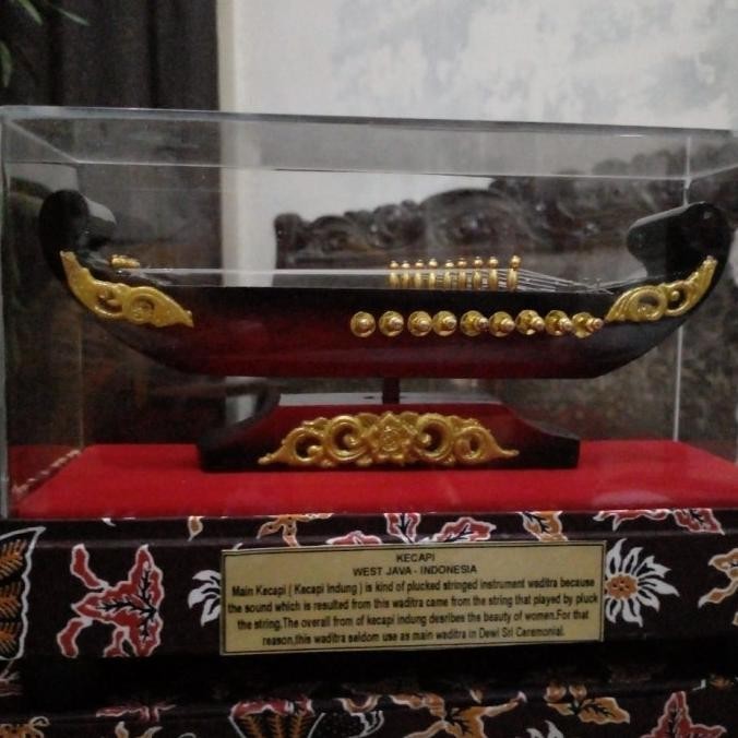 Miniatur Alat Musik Tradisional Kecapi