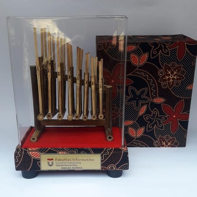 Hiasan dan Pajangan Miniatur Alat Musik Angklung