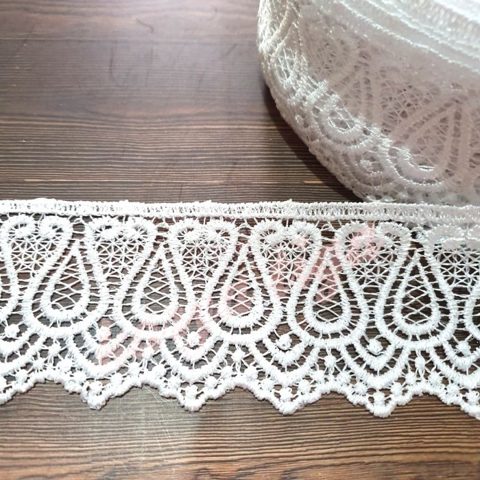 

Renda Bordir Giper Putih Kode 32906 - Lebar 6.5 cm Panjang 15 Yard