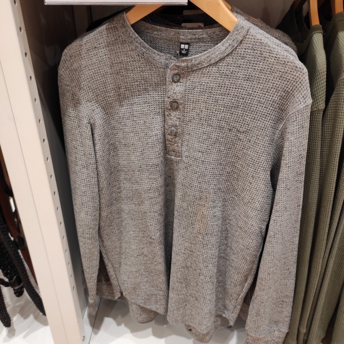 Uniqlo Men T-Shirt Pullover Waffle Henley Neck Lengan Panjang