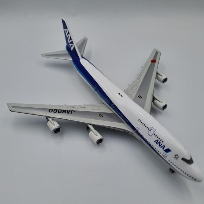 diecast pesawat ANA Boeing 747 -400 scala 1:400