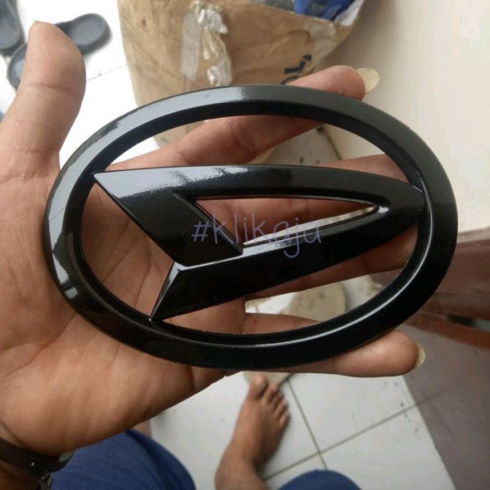 Emblem Logo Pengganti Depan Sigra Original