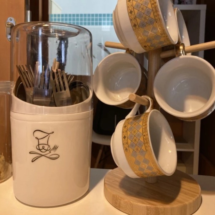 Tempat Sendok Garpu Plastic Tertutup Bulat Unik