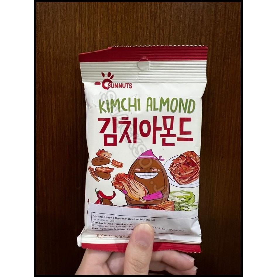 

Nuts Holic Honey Butter Almond / Hot Spicy Almond / Strawberry /Kimchi