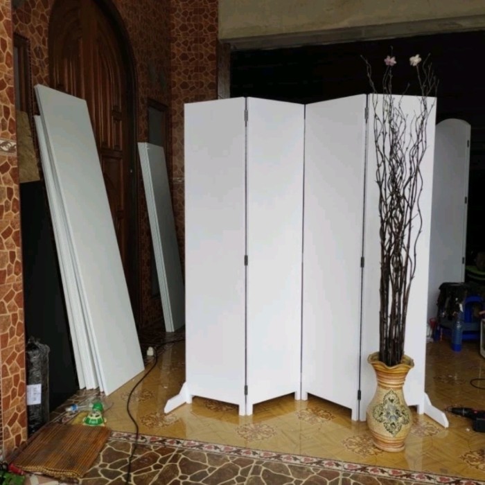 

Partisi Ruangan Minimalis Putih 4 Pintu Kokoh Berkualitas