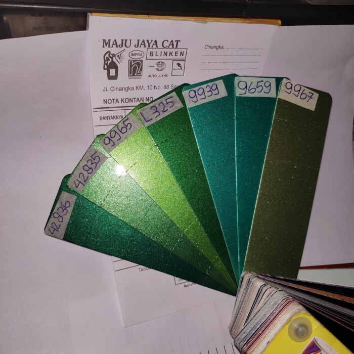 

Ready cet / cat warna hijau crystal custom ukuran 1/4KG(mohon tuliskan kode)