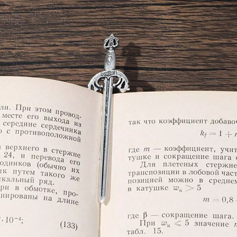 

Pembatas Buku Bookmark Metal Set (2Pcs) Bentuk Sword Pedang Lucu Unik Decor Stationery Serbaguna