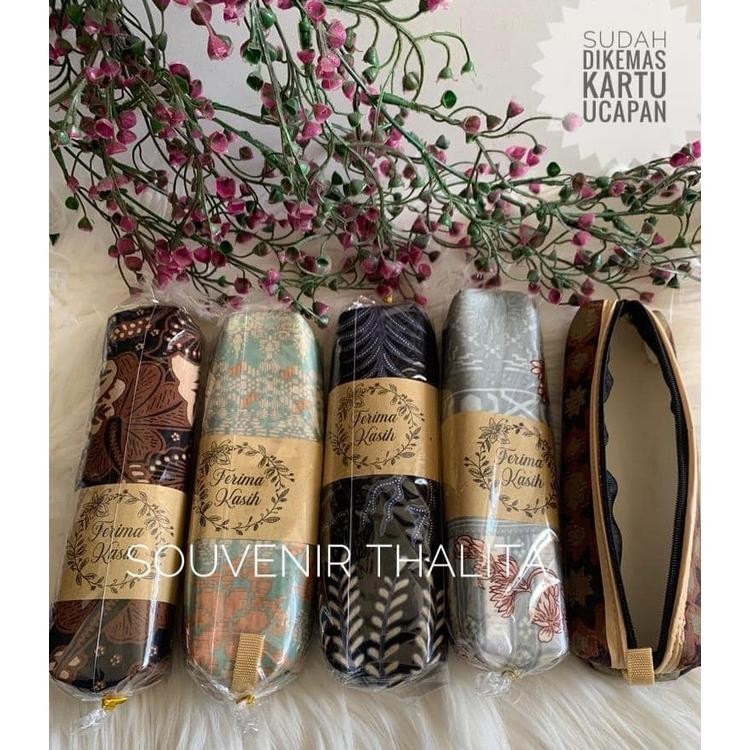 

Souvenir Pernikahan 50 pcs Tempat Pensil Atau Pulpen Motif Batik Kemas Plastik