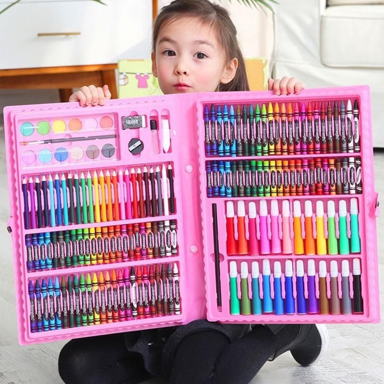 

Perlengkapan Menggambar Krayon Pensil Warna Anak Set Koper 150 In 1 Crayon Full Alat Melukis Mewarnai Set Kids Land (Lagi Rame)