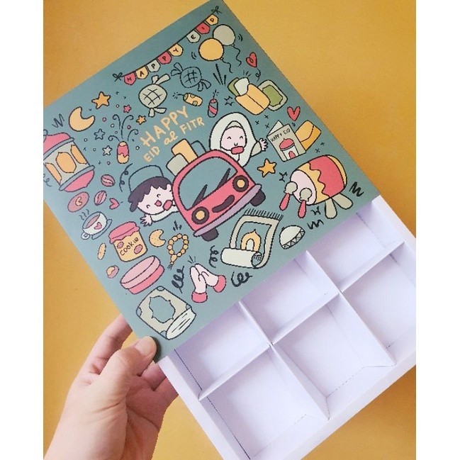 

5 pcs dus box slop idul fitri putih motif happy eid sekat 9 uk 7.3 cm