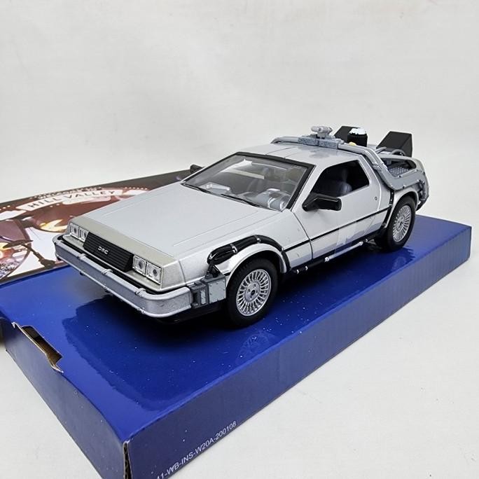 Diecast Delorean Time Machine Back To The Future 2 Welly 1:24