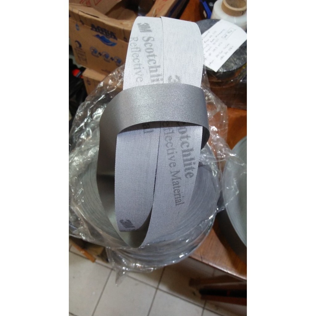 

Pita Scotchligh reflective/scotlite 3M uk : 1" x 100 meter