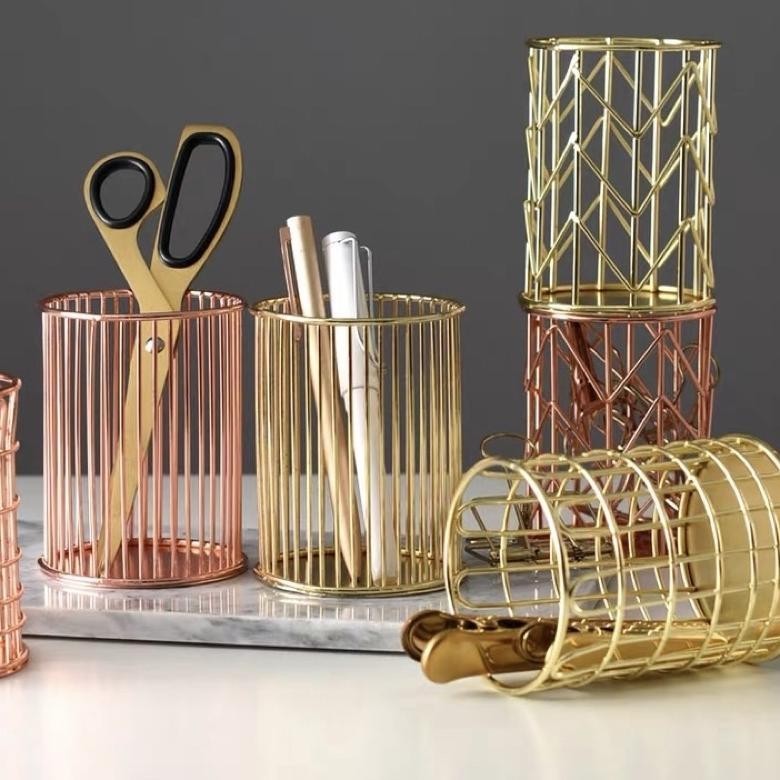 

Super Sale PetiteMaison Metal Storage Brush or Pen Holder / tempat kuas / pulpen / pensil Original
